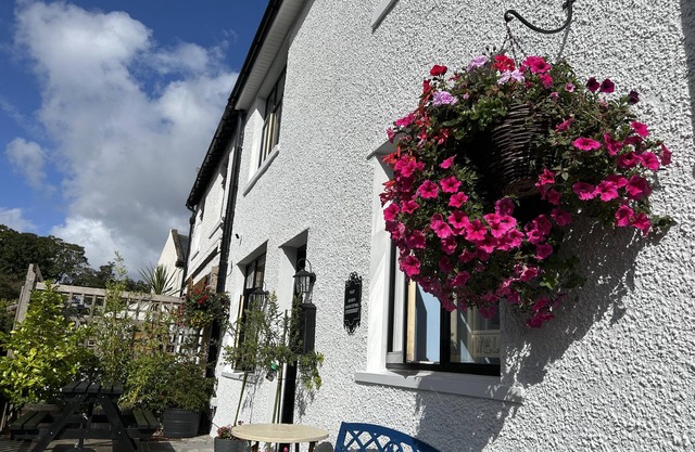 Historical Village Cottage - Pet Friendly