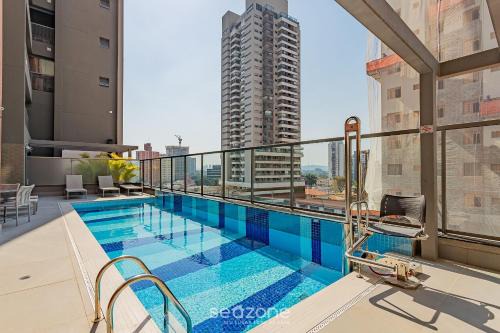 HMO - Full-length studios in building c/pool