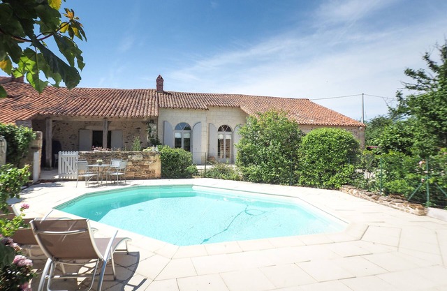 Holiday Home 'Logis La Tour - Gîte Orangerie' with Private Pool, Private Terrace and Wi-Fi