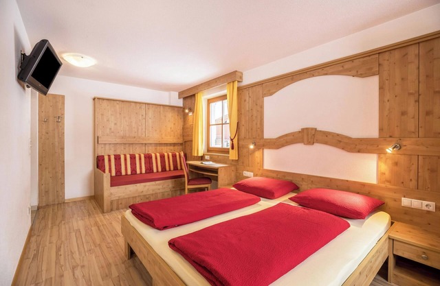 Holiday Apartment "Hollenze - Gruberhof" with Wi-Fi & Mountain View