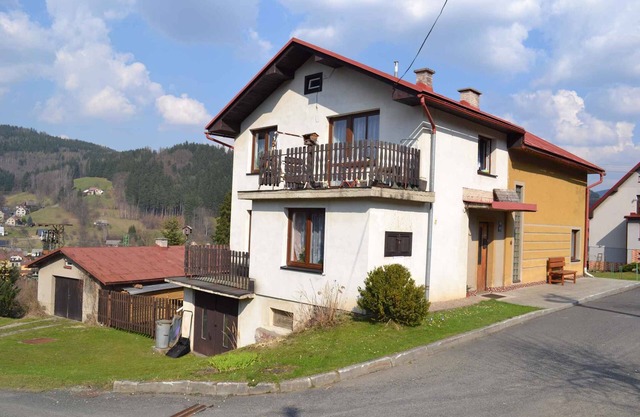 Holiday apartment near the ski lift and natural pool
