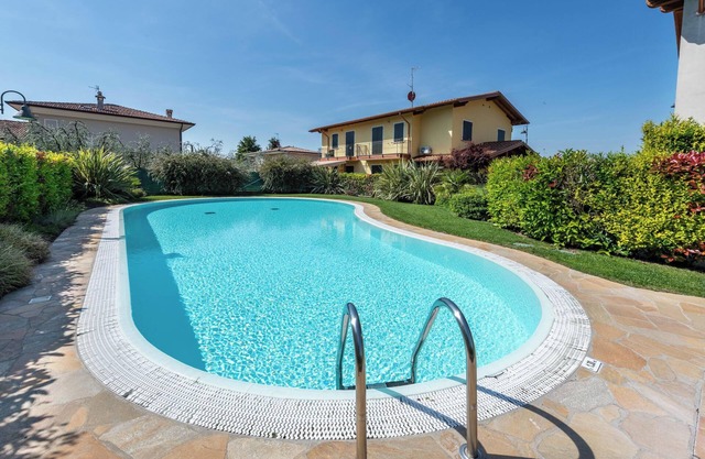 Holiday Apartment Raffa with Balcony, Covered Terrace & Wi-Fi