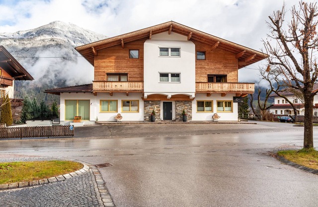 Holiday Apartment with Sauna, Mountain View, Shared Terrace and Wi-Fi