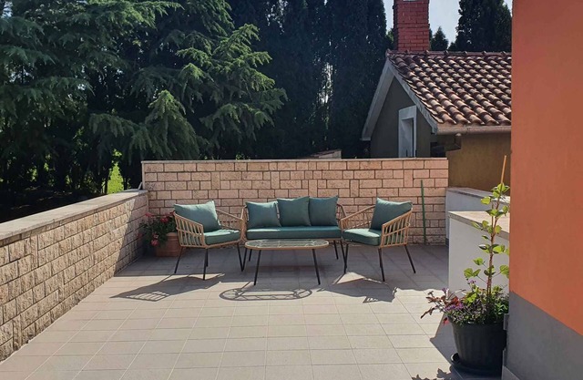 Holiday apartment with air conditioning, with barbecue facilities