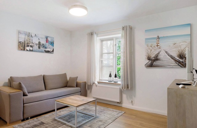 Holiday Apartment 'Fewo 5' with Private Terrace, Shared Garden and Wi-Fi