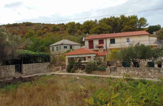 Holiday apartment Grohote for 1 - 4 persons with 2 bedrooms - Row house