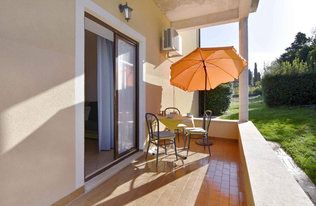 Holiday apartment Savudrija-Umag, overlooking the valley and terrace