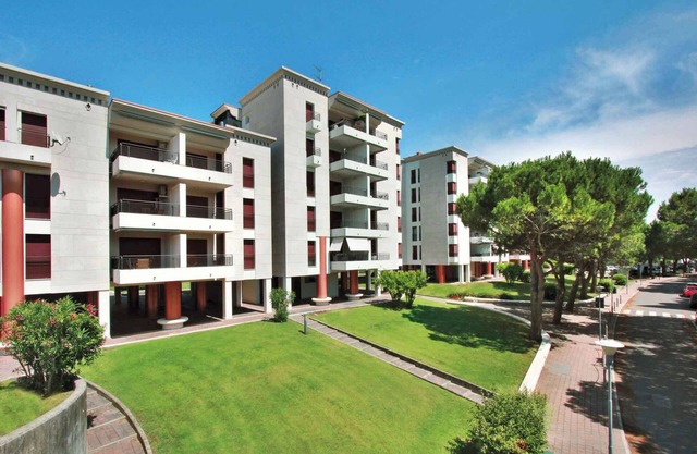 Holiday apartment with air conditioning, balcony and roof terrace