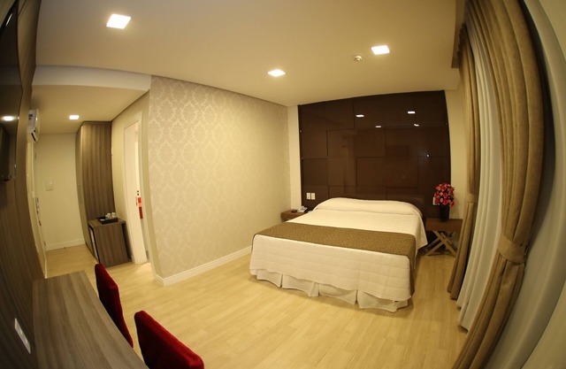 Holiday & Business Hotel - Ao lado do Centro de Eventos e Arena Conda