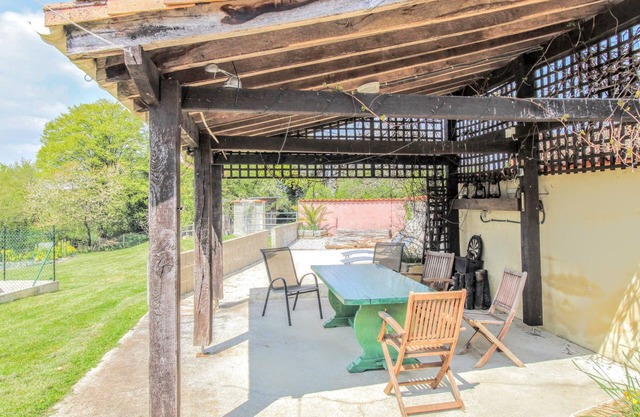 Holiday Gite with Great Outdoor Space and Pool