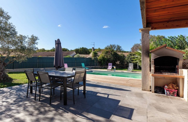 Holiday Home 'Maison Tout Confort' with Private Pool, Wi-Fi and Air Conditioning