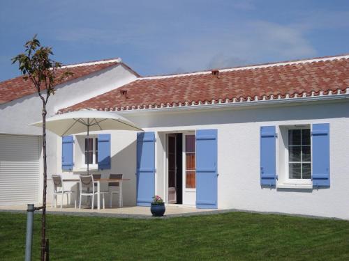Holiday Home in Avrillé near Sandy Beaches