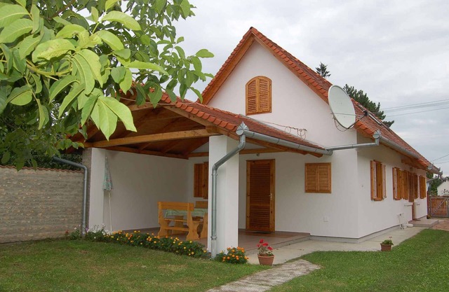 Holiday home 200m from the beach