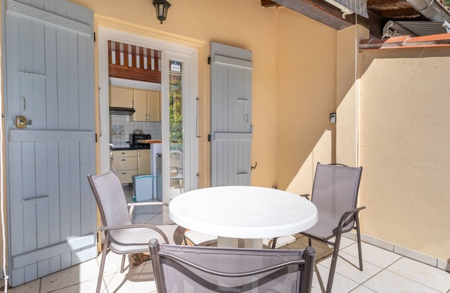 Holiday Home 4 with Mountain View, Shared Pool