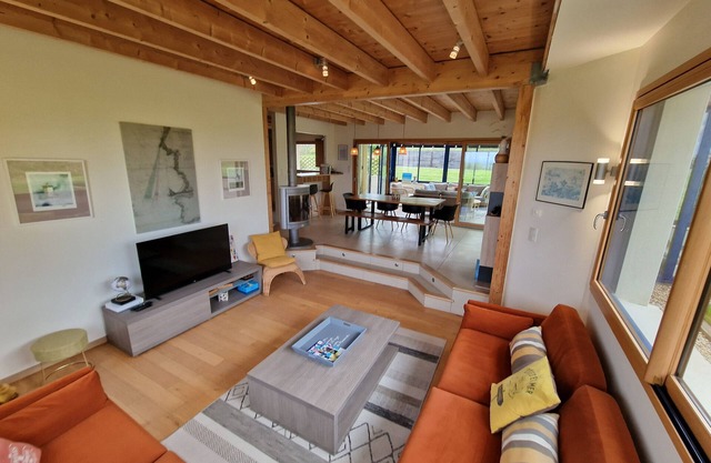 Holiday Home 'Belle Maison Vue Mer 5min De Plage' with Private Terrace, Private Garden and Wi-Fi
