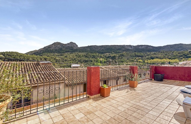 Holiday Home 'Ca Lluis' with Private Terrace, Wi-Fi and Air Conditioning