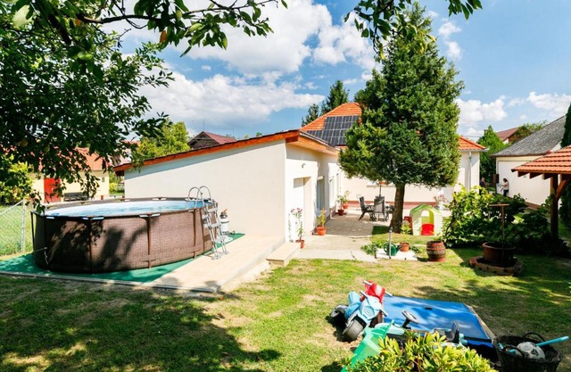Holiday Home Cherry by Interhome