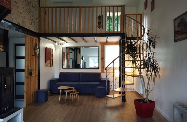 Holiday Home 'De Peyrinet' with Private Terrace, Garden and Air Conditioning
