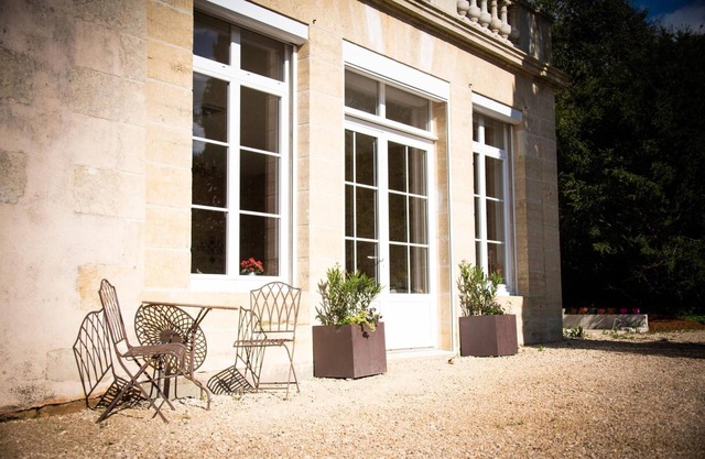 Holiday Home 'Domaine De La Briouse - Pavillon' with Private Terrace, Wi-Fi and Air Conditioning