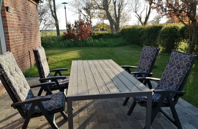 Holiday Home 'Haus Deichtraum' with Shared Terrace and Wi-Fi