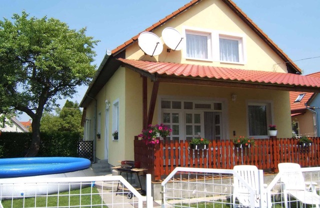 Holiday home with pool, internet and air conditioning