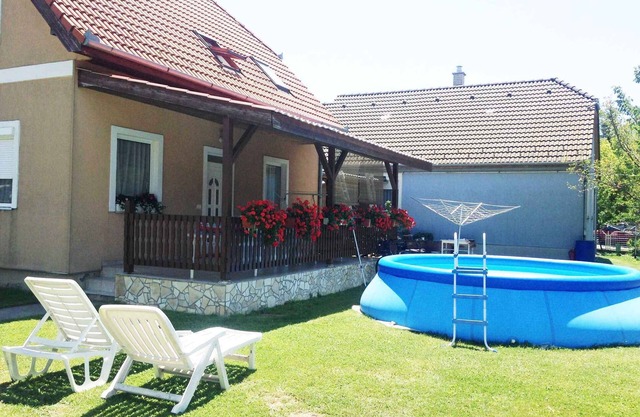 Holiday home with pool, air conditioning and wifi
