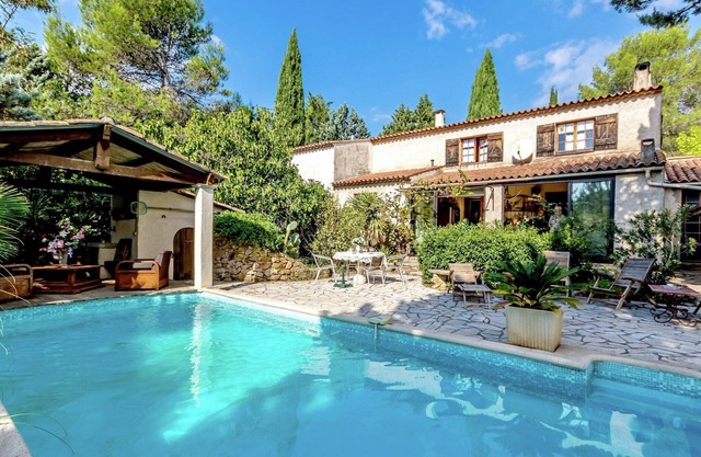 Holiday Home in Le Luc with Pool & Vineyards