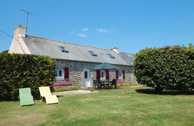 Holiday Home in Plogonnec near Sandy Beaches