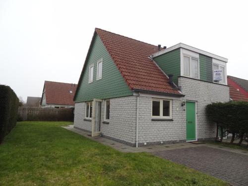 Holiday Home in Zeeland with Spacious Garden
