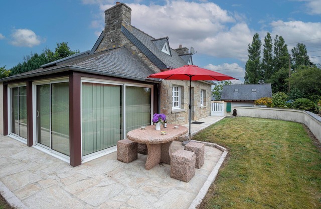Holiday Home 'Kerjézéquel 2km Beach' with Private Terrace, Private Garden and Wi-Fi