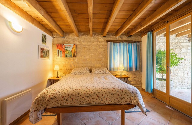 Holiday Home 'L'arbre - Gîtes De La Tournerie' with Shared Pool, Shared Garden and Wi-Fi