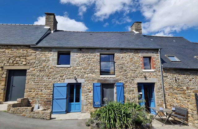 Holiday Home 'Les Hortensias' with Private Terrace, Wi-Fi and Air Conditioning