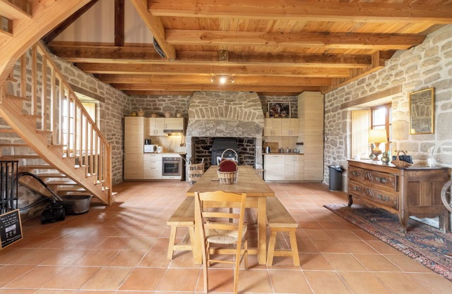 Holiday Home "La maison des Florentins" with Garden & Wi-Fi
