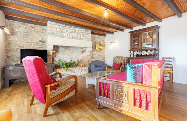 Holiday Home 'Les Hirondelles' with Private Terrace, Private Garden and Wi-Fi