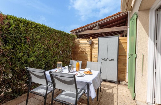 Holiday Home Les Jardins de la Palmyre-2 by Interhome