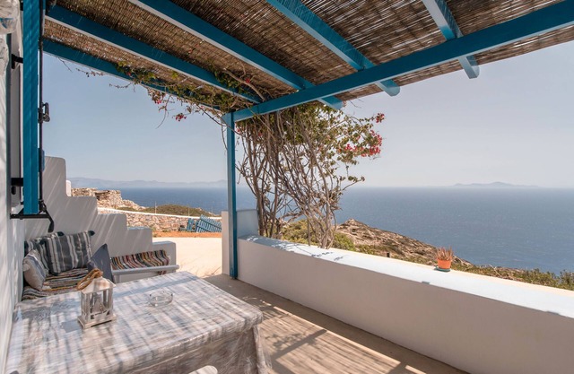 Holiday Home 'Mesaria' with Sea View, Wi-Fi and Air Conditioning