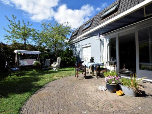 Holiday Home Noordwijk near Beach & Sauna