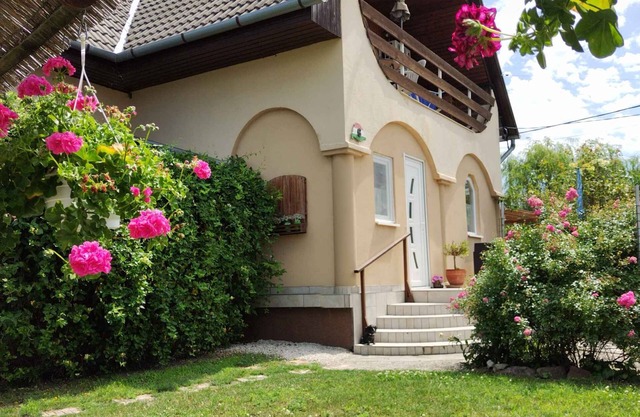 Holiday home with pool and air conditioning