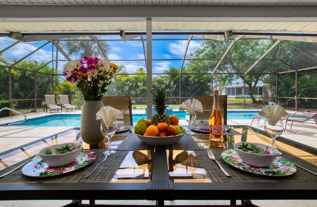 Holiday home with large heated pool - south exposure