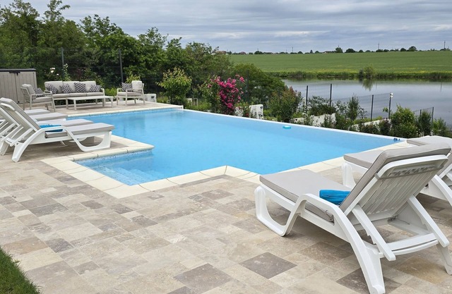 Holiday house 5-10 min to Therme Bucharest and Airport