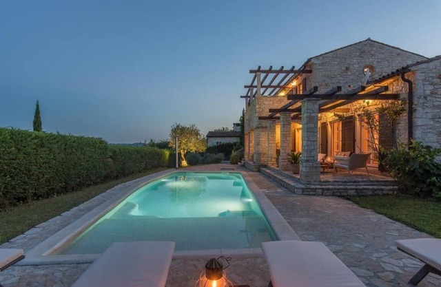 Holiday house Buzet for 1 - 8 persons with 4 bedrooms - Holiday home