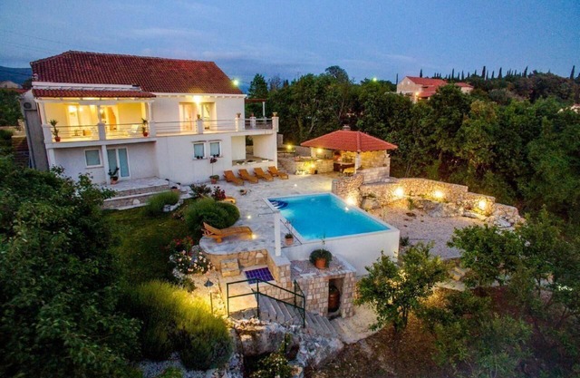 Holiday house Cilipi for 1 - 7 persons with 3 bedrooms - Holiday home
