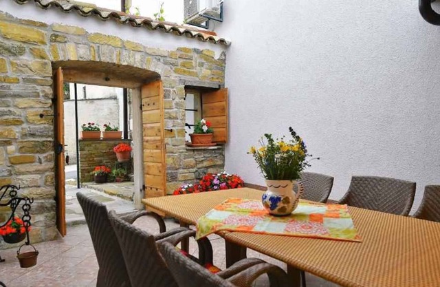 Holiday house for 6 people in a quiet Paz, in central Istria