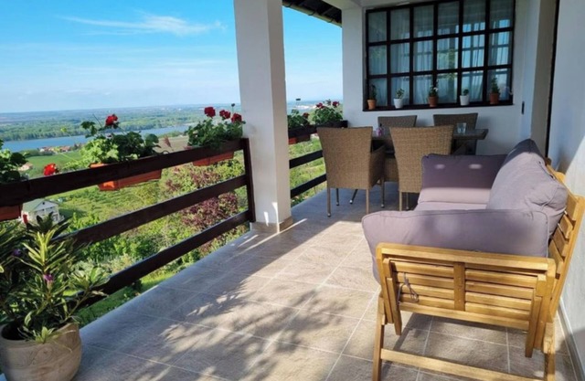 Holiday House in Smederevo with City, Garden, and River Views