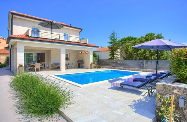 Holiday house Malinska for 1 - 7 persons with 3 bedrooms - Holiday home