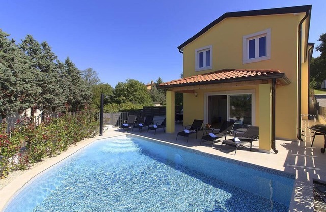 Holiday house Mugeba for 1 - 8 persons with 3 bedrooms - Holiday home