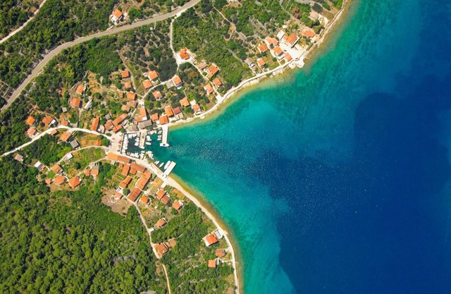 Holiday house Vese - 50 m from sea : - Mali Iz (Island Iz), Zadar riviera, Croatia
