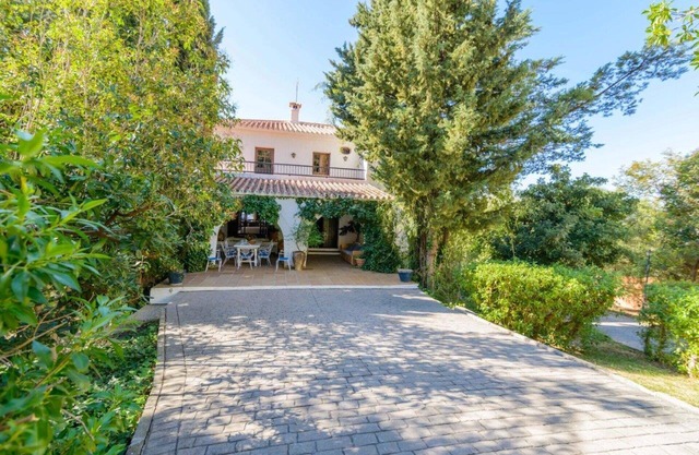 Holiday House with Large Private Pool