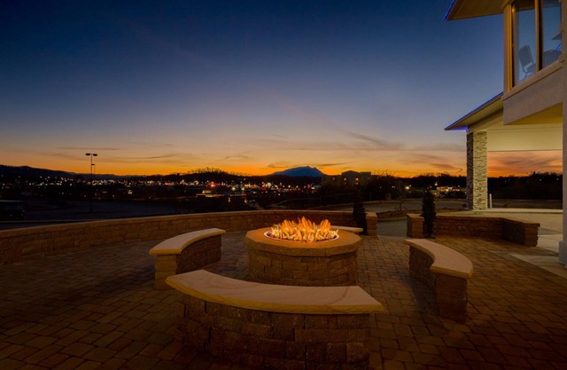 Holiday Inn Express and Suites Pigeon Forge Sevierville by IHG