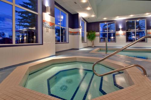 Holiday Inn Express Calgary South by IHG